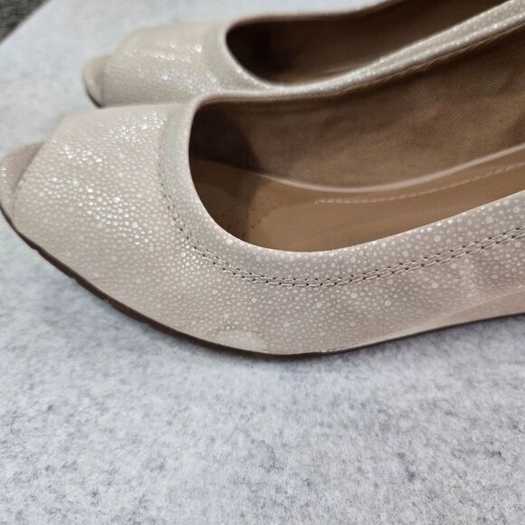 🐢 Clarks Artesian Size 8 2" Wedge Tan - Picture 12 of 17